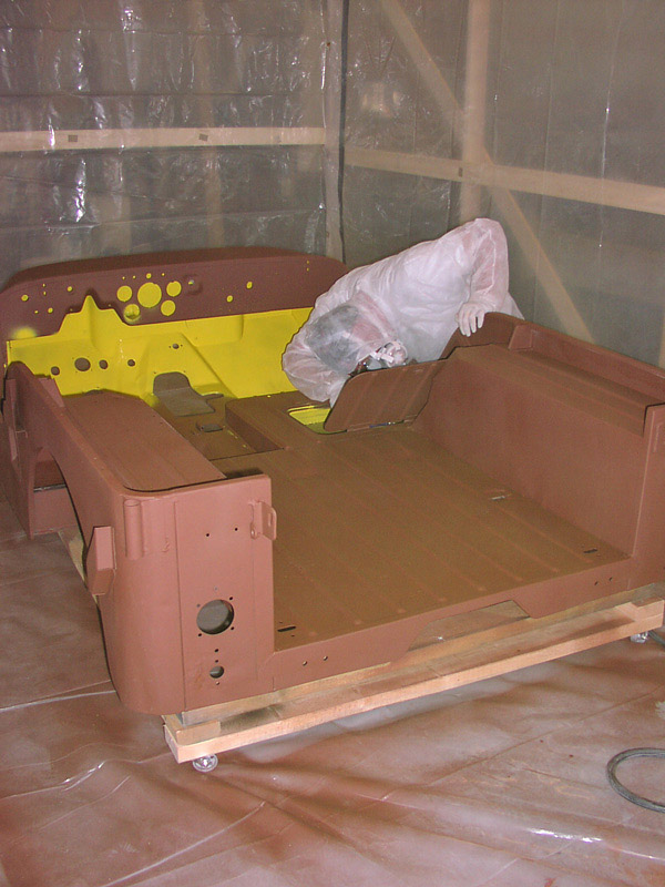 tub top being sprayed yellow 01