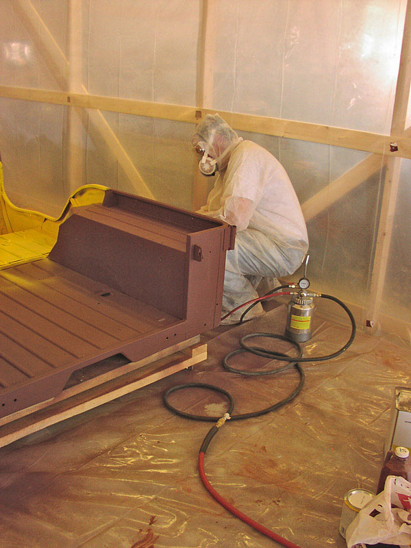 tub top being sprayed yellow 04